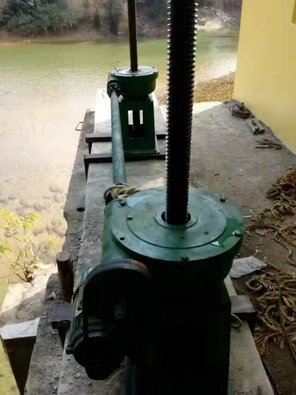 ���̰���